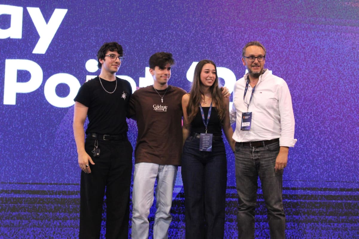 Grafit team winning honorable mention at Startup Point 2025